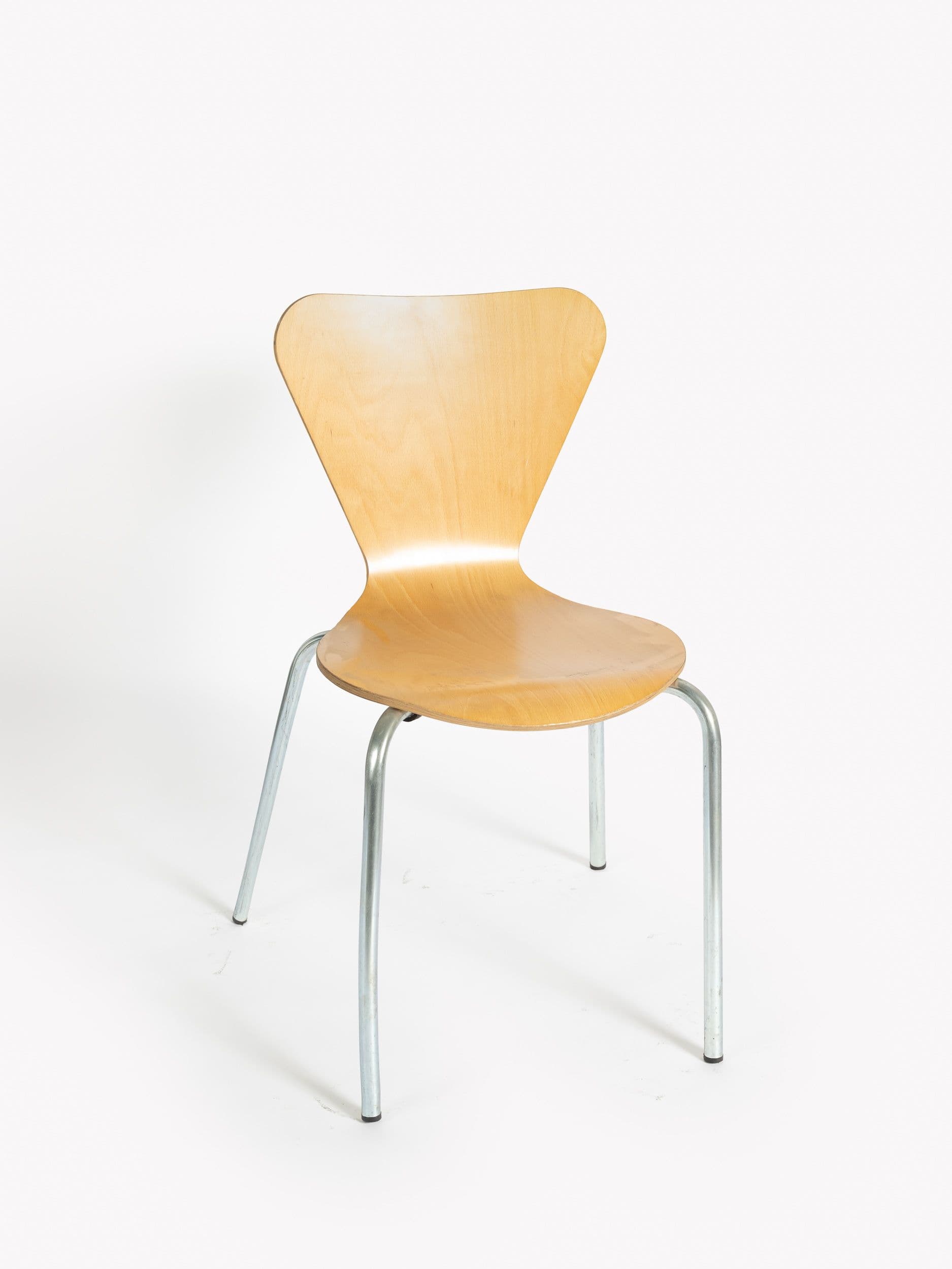 SILLA "JACOBSEN" CARCASA MADERA APILABLE